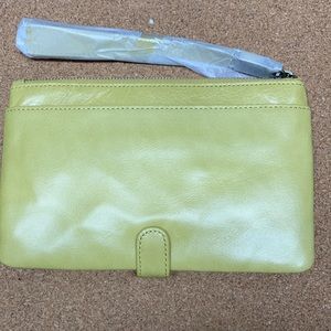 NWT hobo roam wristlet in Lemongrass